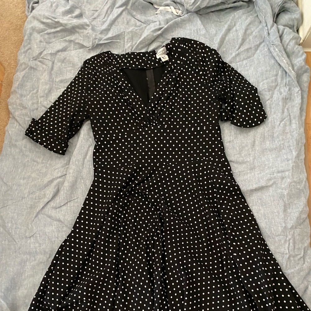 Delores swing dress black & white dot